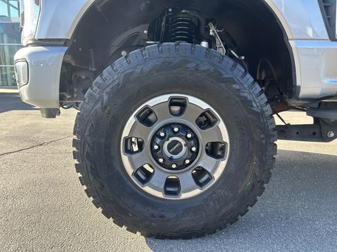 Certified 2024 Ford F350 Platinum w/ Tremor Off-Road Package image 10