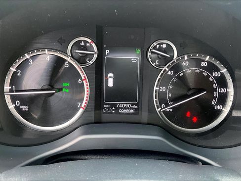 Used 2022 Lexus GX 460 Luxury w/ Sport Design Package AWD/4WD image 22