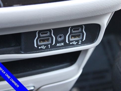 Used 2023 Chrysler Voyager LX image 44