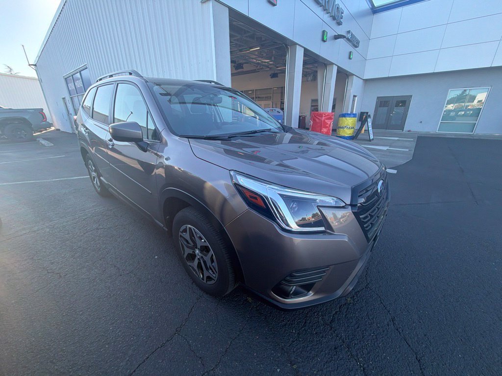 Certified 2024 Subaru Forester Premium AWD/4WD image 1