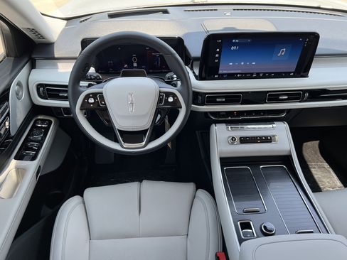 New 2025 Lincoln Aviator Reserve w/ Luxury Package image 16