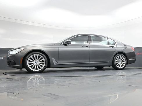 Used 2016 BMW 740i image 36