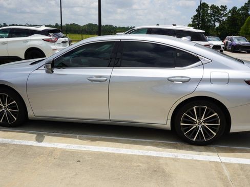 Used 2022 Lexus ES 350 w/ Premium Package FWD image 4