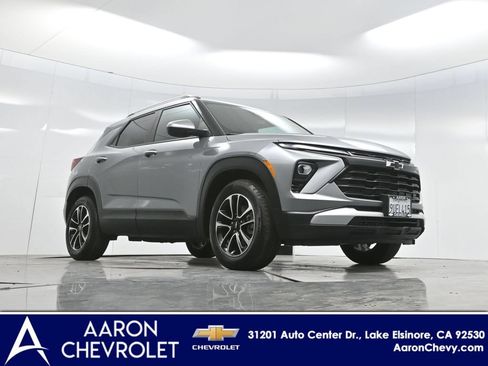 New 2025 Chevrolet TrailBlazer LT w/ Convenience Package FWD image 2