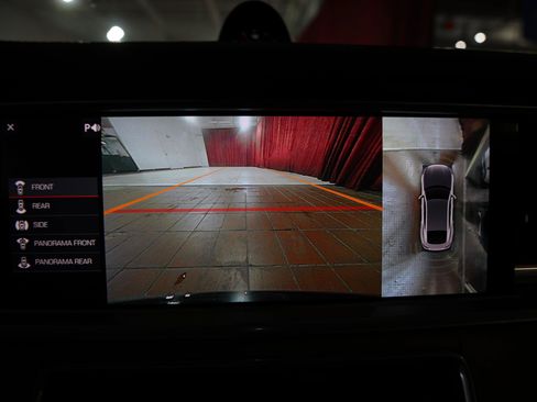 Used 2018 Porsche Panamera RWD image 21