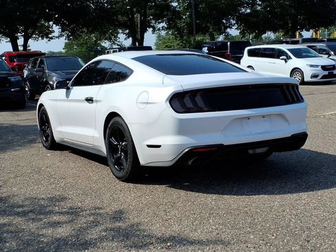 Used 2018 Ford Mustang Coupe RWD image 3