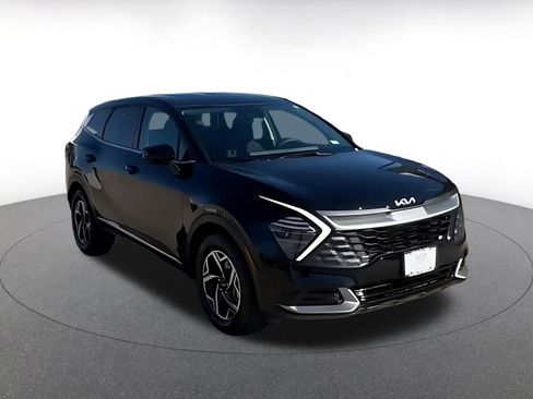 Used 2025 Kia Sportage LX image 3