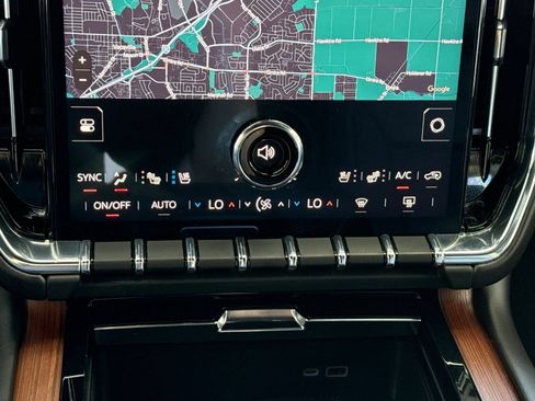 Used 2025 GMC Yukon XL Denali RWD image 34