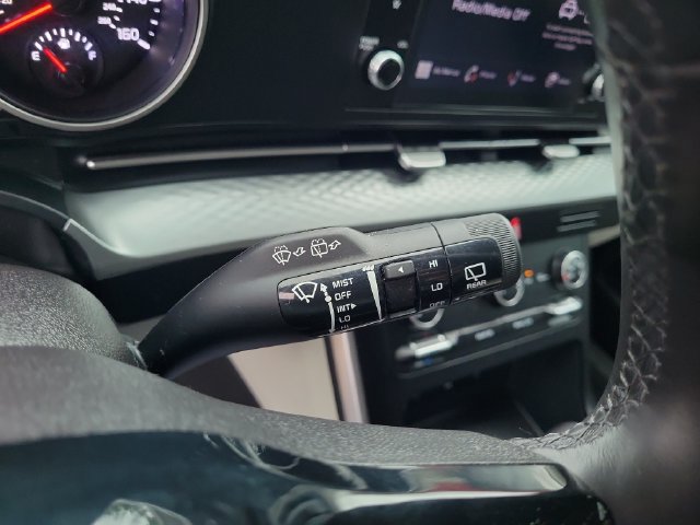 Used 2024 Kia Carnival LX FWD image 27