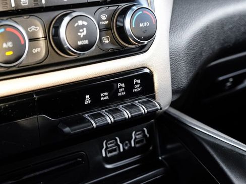 Used 2019 RAM 1500 Laramie image 22