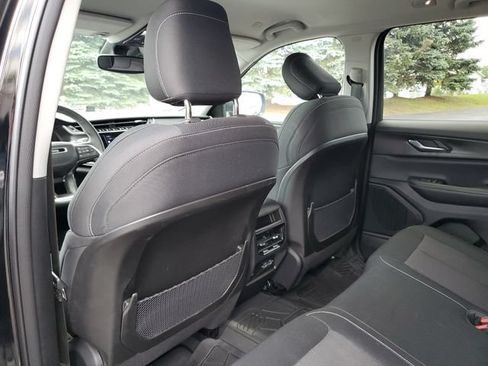 Used 2023 Jeep Grand Cherokee Laredo w/ Luxury Tech Group I AWD/4WD image 27