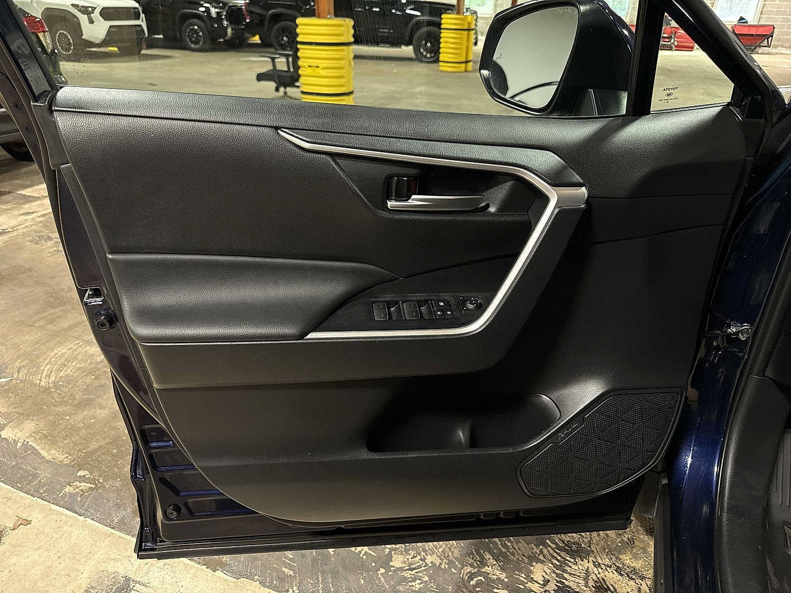 Certified 2025 Toyota RAV4 XLE AWD/4WD image 29