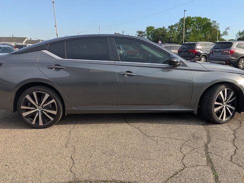 Used 2022 Nissan Altima 2.5 SR AWD/4WD image 7
