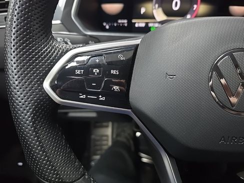 Used 2022 Volkswagen Tiguan SE R-Line image 20