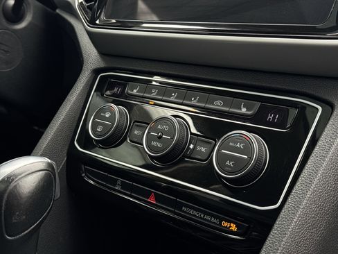 Used 2023 Volkswagen Atlas SE w/ Panoramic Sunroof Package image 34