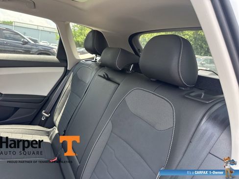 Used 2025 Volkswagen Taos SE w/ Panoramic Sunroof Package AWD/4WD image 9