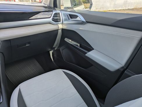 New 2026 Volkswagen Taos SE AWD/4WD image 17