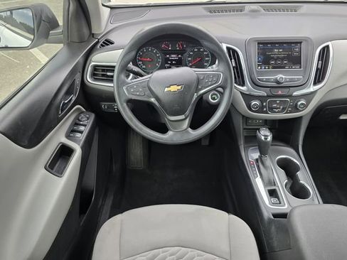 Used 2019 Chevrolet Equinox LS FWD image 18