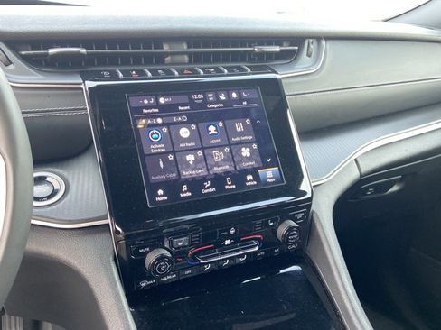 Used 2024 Jeep Grand Cherokee Altitude image 38