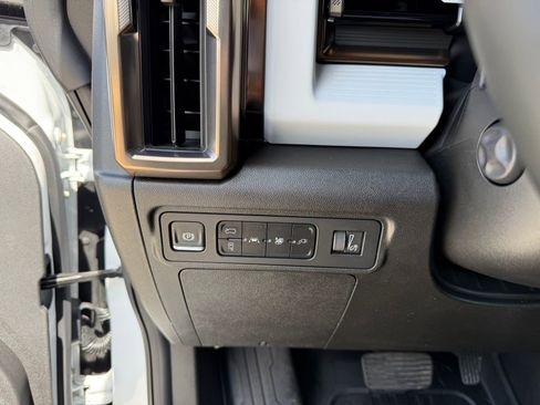 Used 2025 GMC Hummer EV 3X AWD/4WD image 34