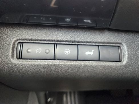 Used 2025 Nissan Pathfinder SV FWD image 20