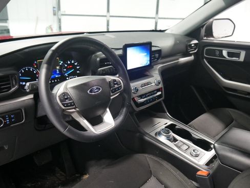 Certified 2023 Ford Explorer XLT w/ Class IV Trailer Tow Package image 9