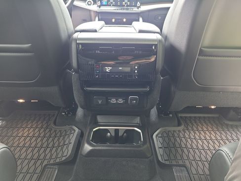 New 2026 Jeep Grand Wagoneer Limited AWD/4WD image 34