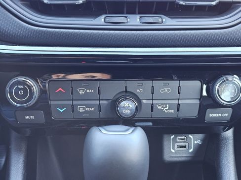 New 2026 Jeep Compass Latitude image 13