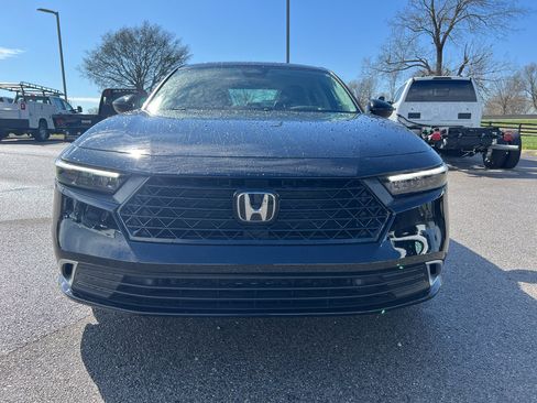 Used 2024 Honda Accord Touring image 2