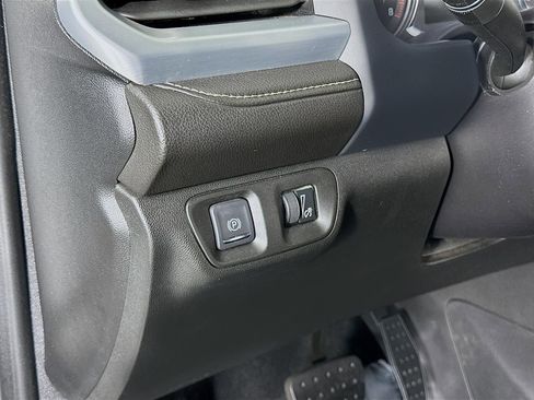 Used 2023 GMC Acadia SLT image 29