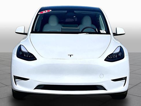 Used 2023 Tesla Model Y AWD image 3