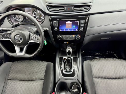 Used 2019 Nissan Rogue S image 17