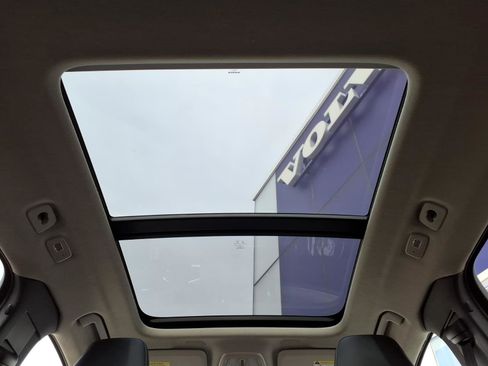 Certified 2023 Volvo XC40 B5 Plus w/ Climate Package image 23