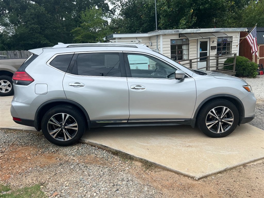Used 2017 Nissan Rogue SL FWD image 4
