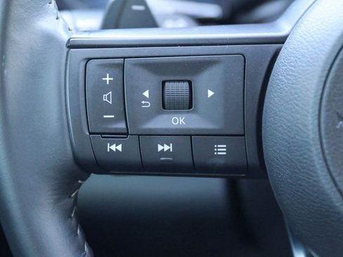 Used 2025 Nissan Pathfinder SV image 32