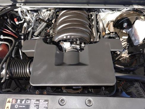 Used 2018 Chevrolet Suburban LT w/ Luxury Package image 28