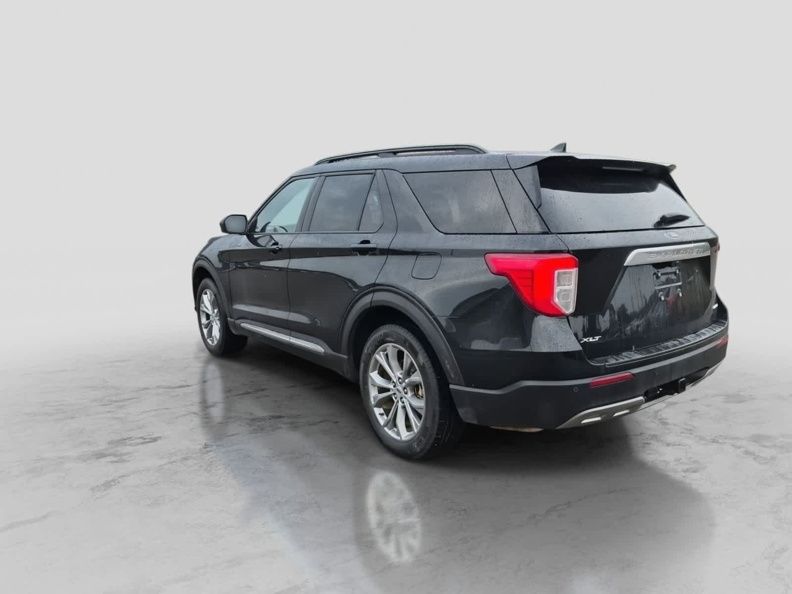 Used 2023 Ford Explorer XLT w/ Equipment Group 202A AWD/4WD image 6