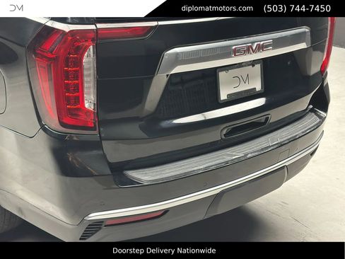 Used 2022 GMC Yukon XL Denali w/ Advanced Technology Package image 16