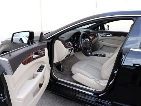 Used 2017 Mercedes-Benz CLS 550 4MATIC image 2