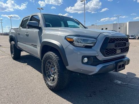 Used 2020 Toyota Tacoma TRD Off-Road w/ TRD Premium Off Road Package AWD/4WD image 8