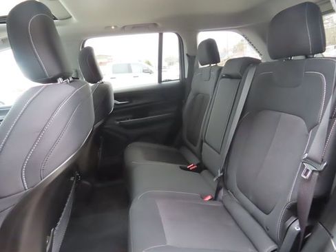 Used 2023 Jeep Grand Cherokee Laredo w/ Luxury Tech Group I image 22