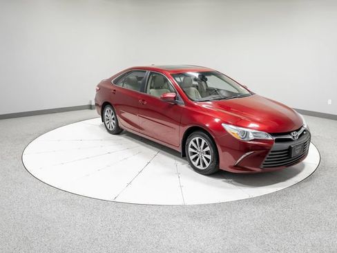 Used 2015 Toyota Camry XLE w/ Moonroof Package FWD image 28