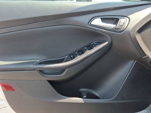 Used 2017 Ford Focus SE FWD image 12