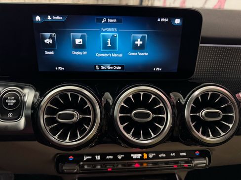 Used 2021 Mercedes-Benz GLB 250 w/ Premium Package image 28