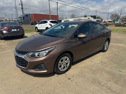 Used 2019 Chevrolet Cruze LS FWD image 1