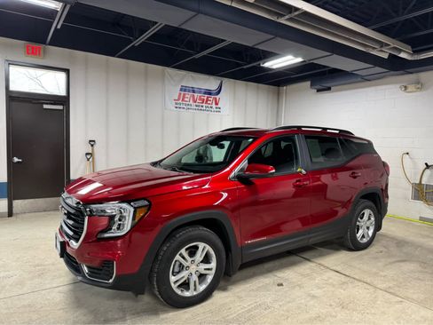 Certified 2022 GMC Terrain SLE w/ Driver Convenience Package image 1