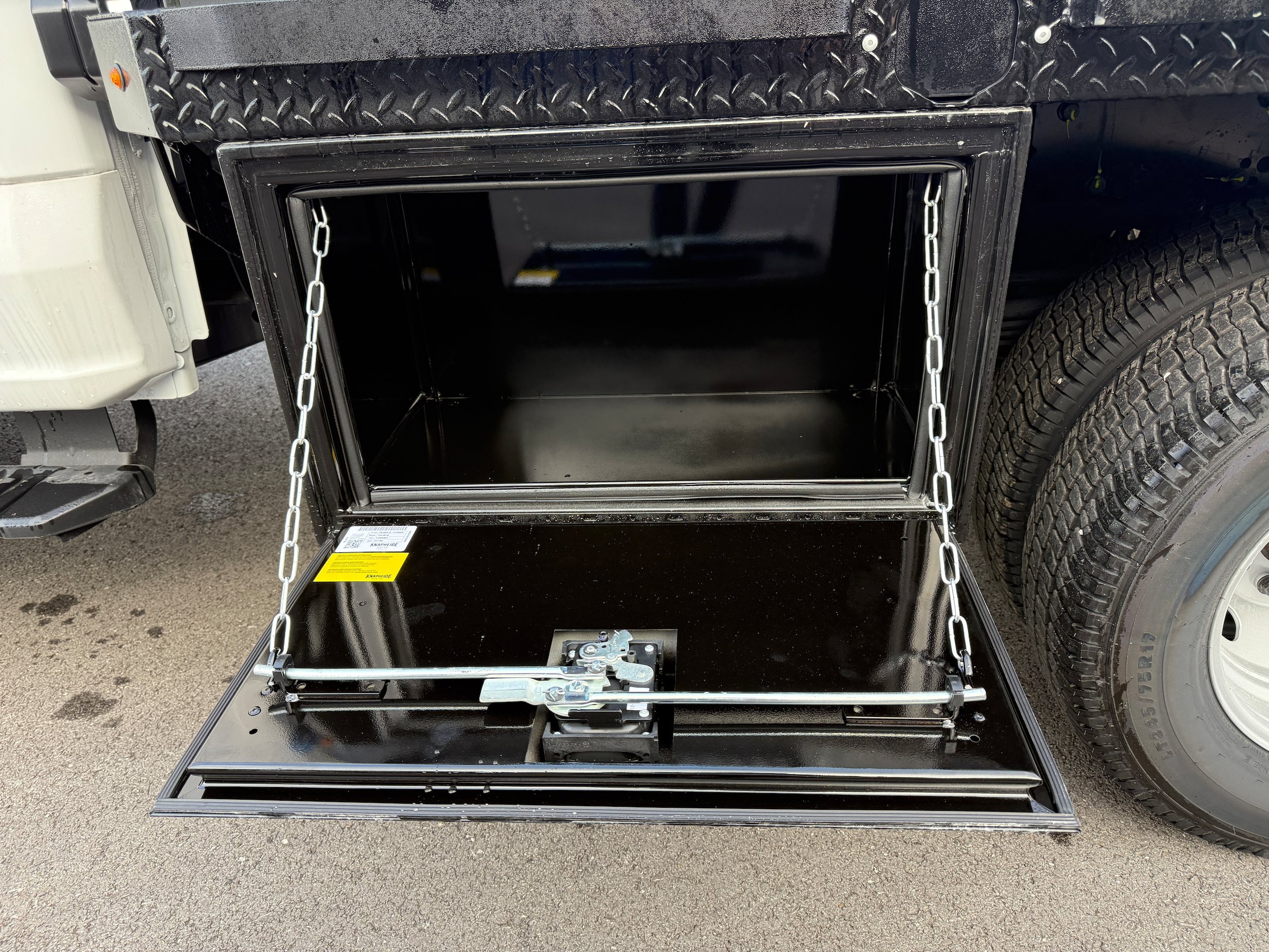New 2025 Ford F350 4x4 Regular Cab DRW Super Duty image 11