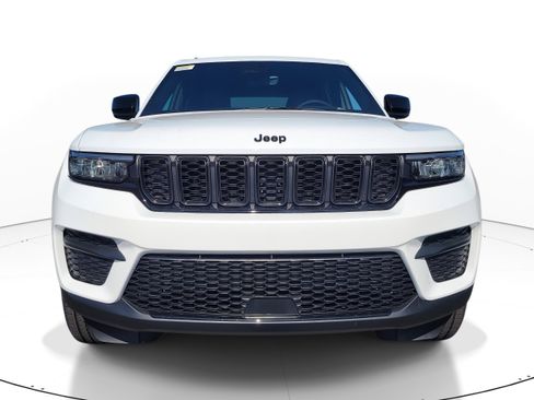 New 2025 Jeep Grand Cherokee Altitude image 3