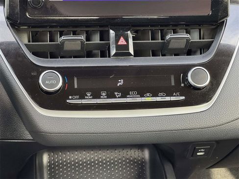 Used 2025 Toyota Corolla LE image 5
