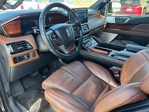 Used 2024 Lincoln Navigator Reserve image 9